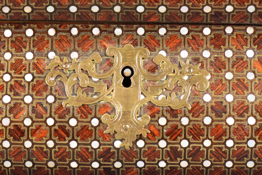 阿方斯.吉鲁公司(ALPHONSE GIROUX & Cie)-公爵冠冕下方贴着首字母“D.B.”落款的小号多瓣盒-4